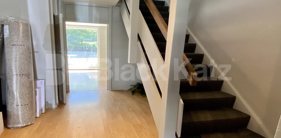 			LET , 4 Bedroom, 1 bath, 1 reception House			 Cottage Grove, Clapham North